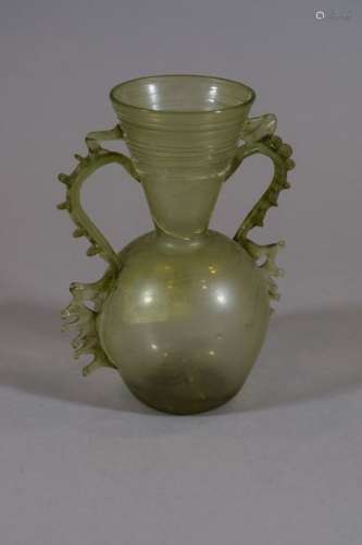 Vase en verre verdâtre à deux anses, corps globula…