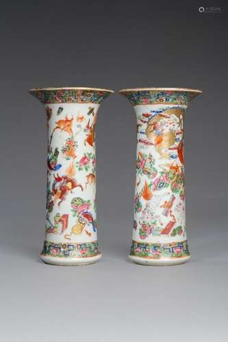 Chine, XIXe siècle \nPaire de vases cornets en porc…