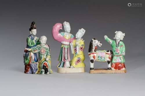 Chine, XIXe siècle \nTrois groupes en céramique et …