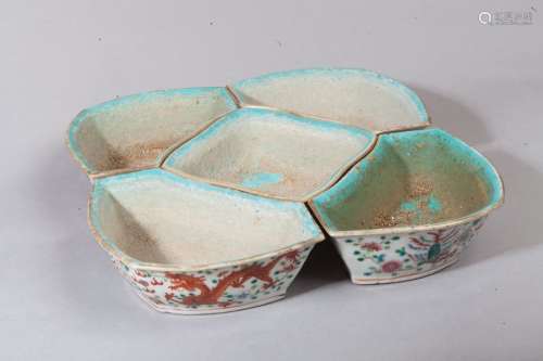 Chine, début XXe siècle \nCinq raviers en porcelain…