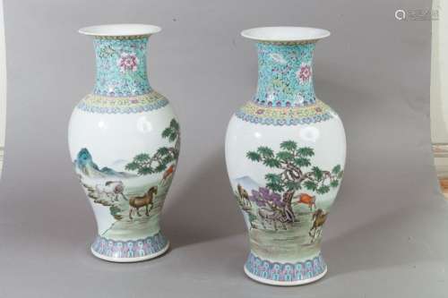 Chine, XXe siècle \nPaire de vases balustres en por…