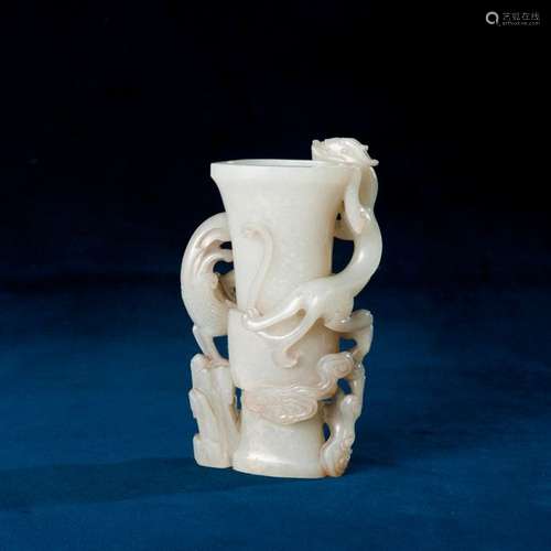 Vase de forme Gu quadrangulaire en jade céladon en…