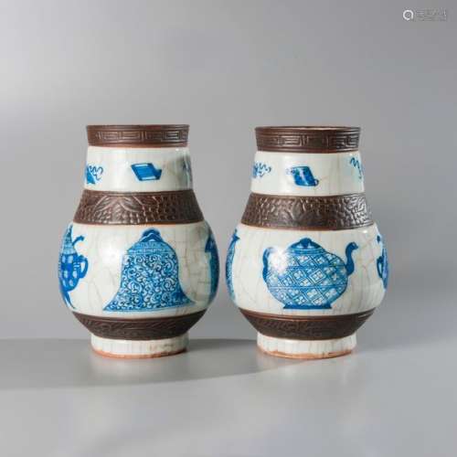 Paire de vases de forme Hu en grès porcelaineux à …