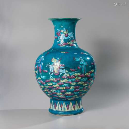 Vase balustre en porcelaine à décor des huit immor…