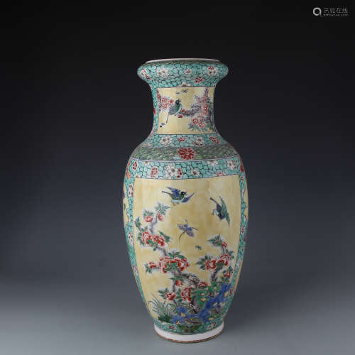 A Kangxi vase with colorful flower and bird