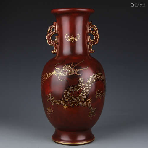 A Qianlong purple gold glazed double ear vase with gold-colored dragon pattern