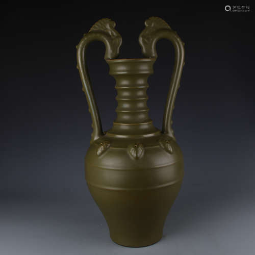 A Qianlong double ear bottle with tea glazed in the end