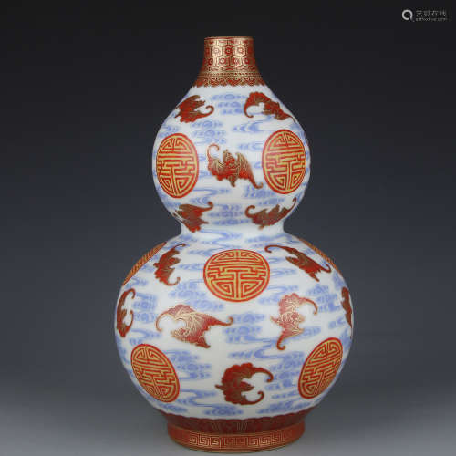 A Qianlong painted gourd bottle with designed golden figures