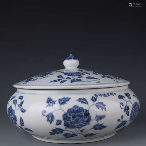 A Xuande blue and white flower cover