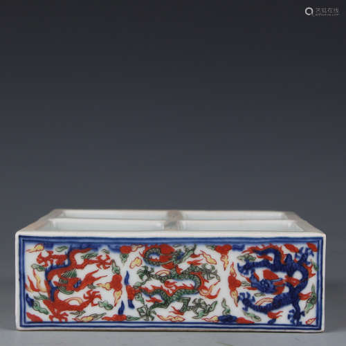 A Wanli colorful cloud dragon patterned pigment box in Ming Dynasty