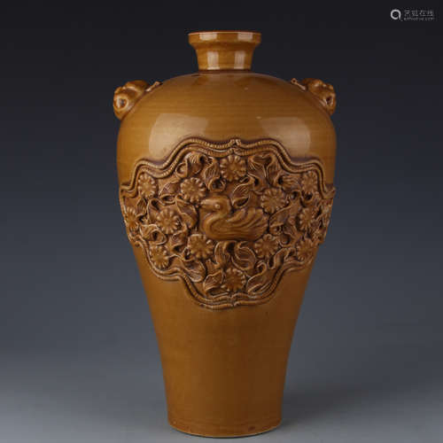 A Flower pattern plum vase with sauce-glaze