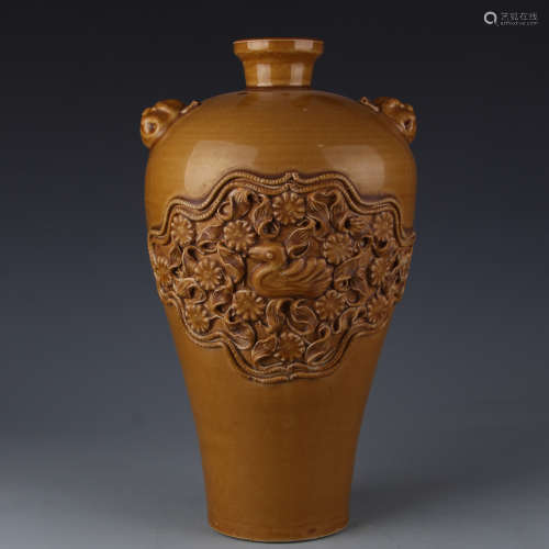 A Flower pattern plum vase with sauce-glaze