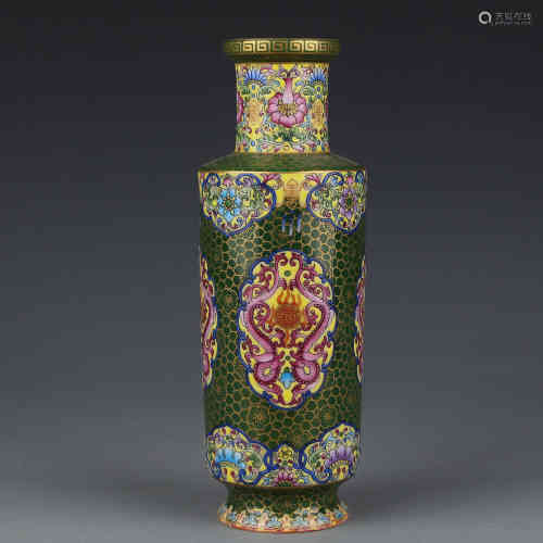 A Qianlong mallet bottle with pink dragon patterns