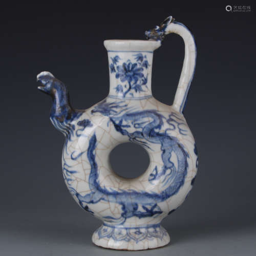 A Blue and white dragon pattern pot in Qing Dynasty