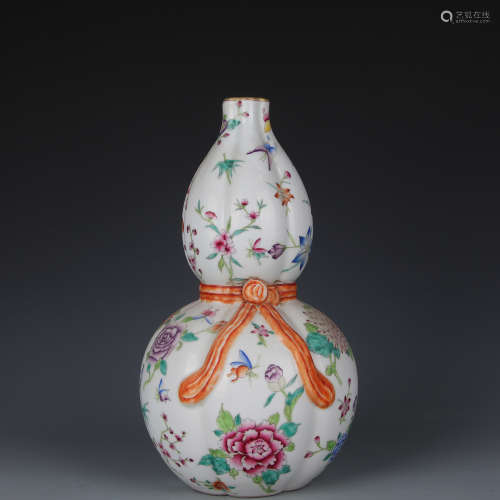 A Gourd bottle with pink flower pattern in Yongzheng period