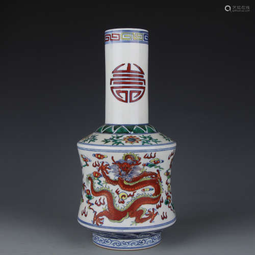A Yongzheng rattle statue with colorful dragon pattern