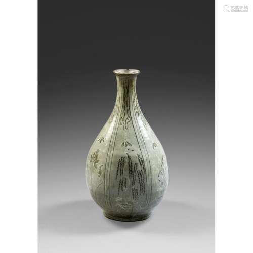 BOUTEILLE VASE made of sandstone and covered with …