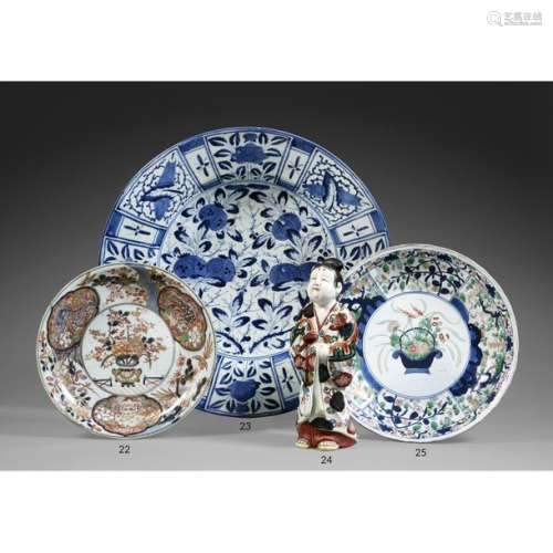 WALL ARRONDED PLATE in porcelain, polychrome ename…