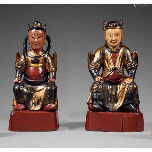 PAIR OF GARDENERS' STATUTES in lacquered and gilde…