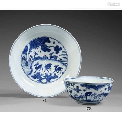 LARGE SHOWED WALL BOTTOM in white blue porcelain, …
