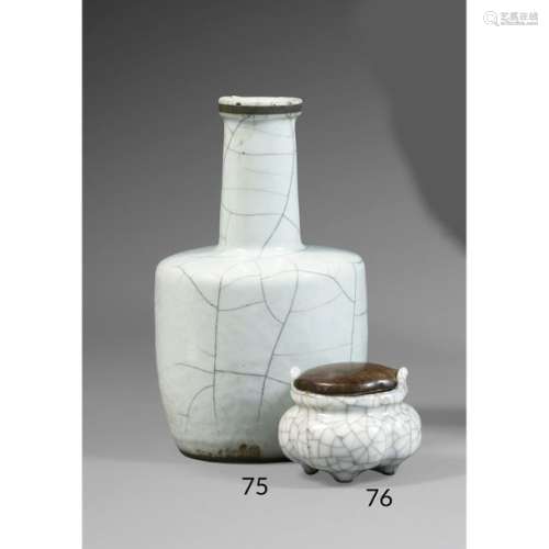 BOMBÉ porcelain BURNER and white cracked guan type…