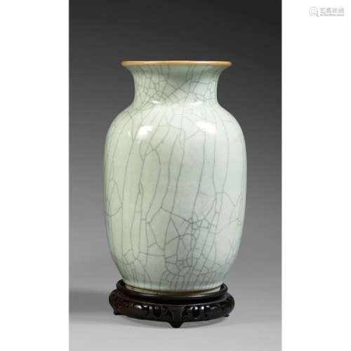 LANTERN porcelain vase and covered celadon cracked…