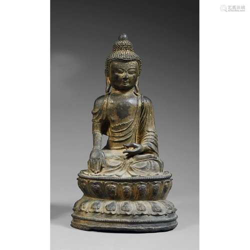 LARGE STATUETTE OF BUDDHA SHAKYAMUNI in bronze, on…