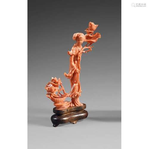 ~ YOUNG WOMAN'S STATUETTE made of orange coral, de…