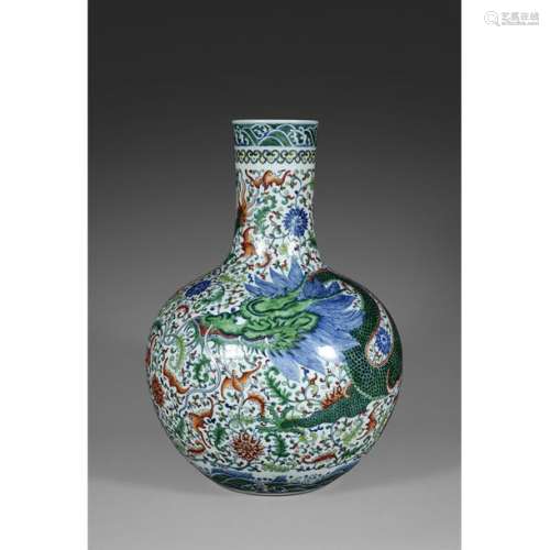 A large TIANQIUPING VASE in porcelain and soft pol…