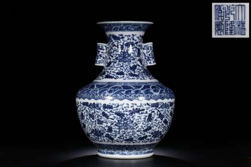 A Blue and White Floral Vase (Repaired)  Qianlong Mark Qing dynasty