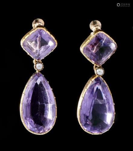 Pendants d'oreilles retenant des gouttes d'améthystes taille poire surmontées [...]