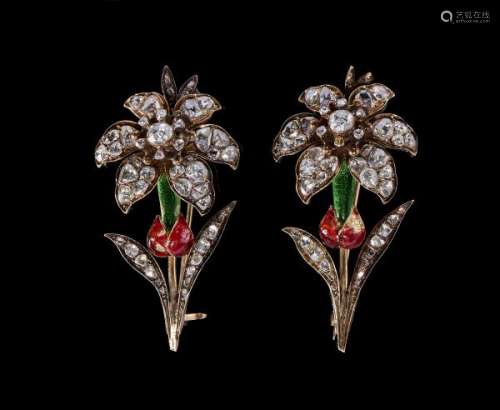 Ensemble de deux broches fleurs émaillées serties de roses de diamant - Or 585, H [...]