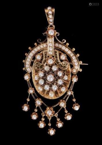 Broche-pendentif ciselée sertie de demi-perles - Travail XIXème, or 750, H 8 cm, [...]