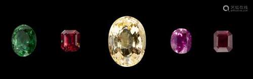 Lot comprenant un saphir rose taille ovale (1,35 ct), un saphir jaune taille ovale [...]