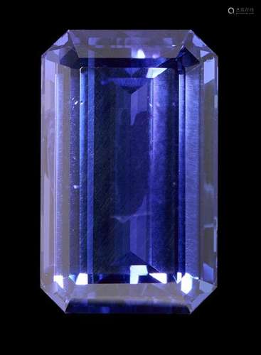 Tanzanite taille rectangle sur papier (8,2 ct) -