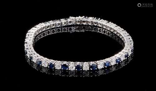 Bracelet ligne serti de diamants (env. 3,2 ct) alternés de saphirs (env. 5 ct) - Or [...]