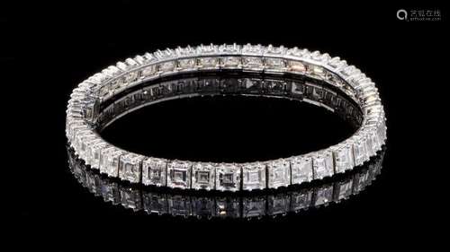 Bracelet rivière serti de diamants taille princesse (env. entre 15 et 18 ct) - [...]