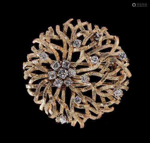 Gübelin, broche stylisée ajourée sertie de diamants - Or et or gris 750, D 4 cm, [...]