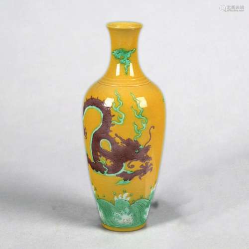 清 黄釉龙纹莱菔瓶