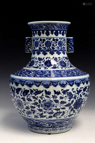 Chinese blue and white porcelain vase, Qianlong mark.