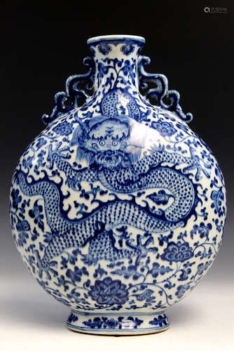 Chinese blue and white porcelain vase, Qianlong mark.