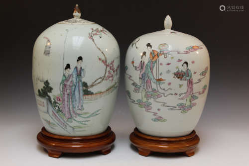 Two Chinese famille rose porcelain jars with lids.