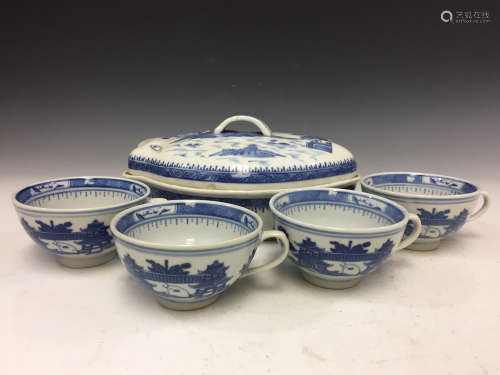 Chinese export blue and white porcelain covered bowl