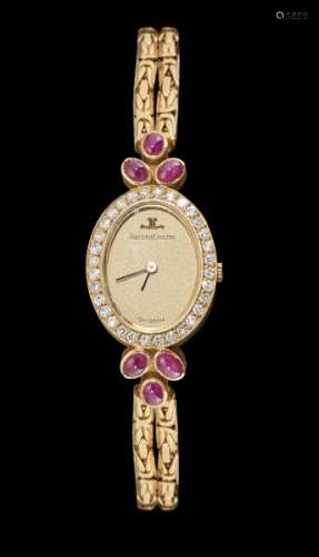 Jaeger-LeCoultre, montre bracelet ovale à quartz sertie de diamants et de rubis [...]