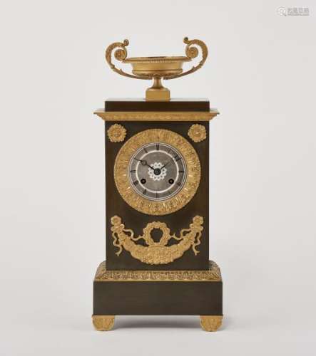 Pendule Borne d'époque Restauration - Cadran émaillé blanc, bronze doré et [...]