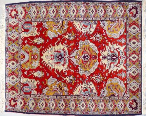 Tapis, Iran - Laine à motifs stylisés sur fond rouge brique, 295x184 cm -