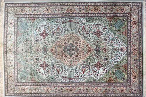 Tapis Tebriz, Iran, milieu XXe - A décor d'un médaillon central à fond rose sur [...]