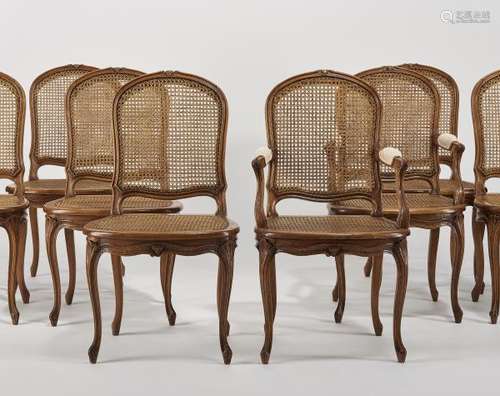 Suite de six chaises et deux fauteuils de style Louis XV signés Maillfert - Hêtre [...]