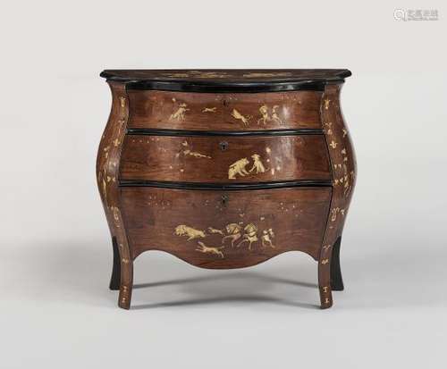 Commode, Italie du Nord, XVIIIe s - Trois tiroirs, bois et incrustation d'ivoire à [...]