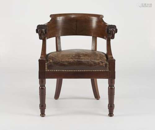 Fauteuil à accotoirs mufle de lion dans le goût de Jacob d'époque Empire - Acajou [...]